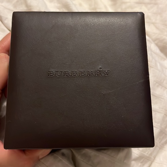 Woman’s Burberry watch - Picture 5 of 5